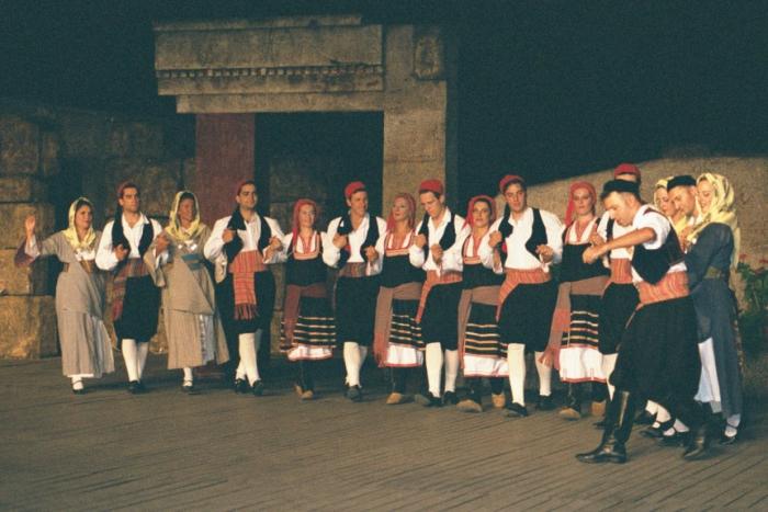 Danza greca Serra, Maharja e Sirtaki