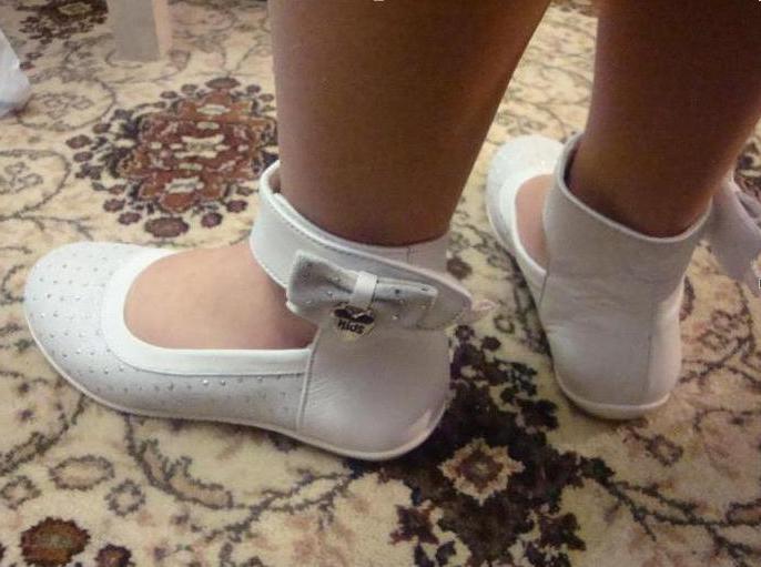 Le scarpe per bambini Tiflani garantiscono la salute del tuo bambino